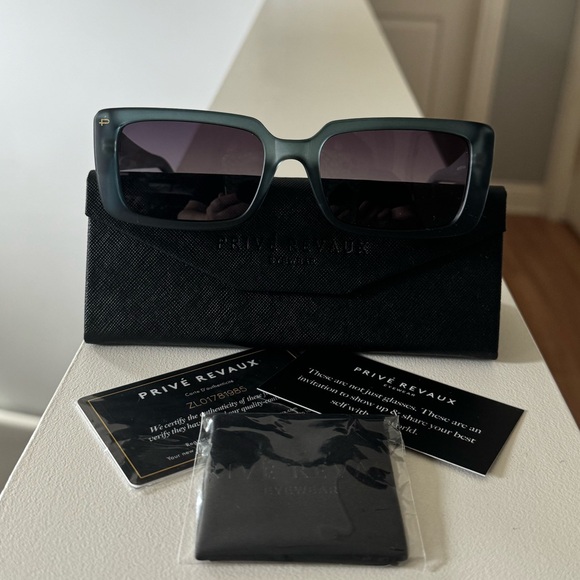 Brand new”Prive Revaux”Unisex sunglasses.(Case,washcloth included).Color-black🖤 - Picture 3 of 16